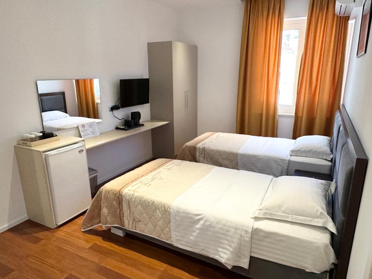 3B Suites Boutique Hotel Saranda Dış mekan fotoğraf