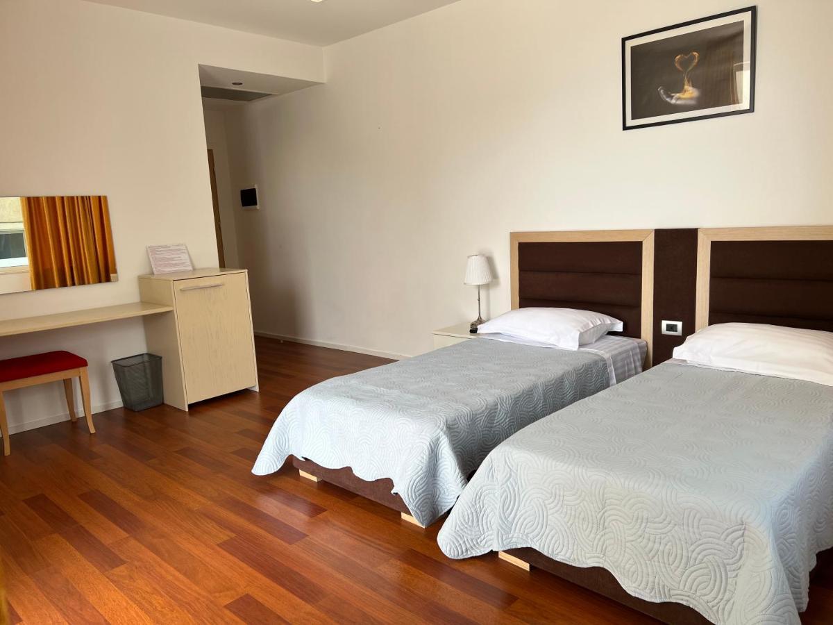 3B Suites Boutique Hotel Saranda Dış mekan fotoğraf